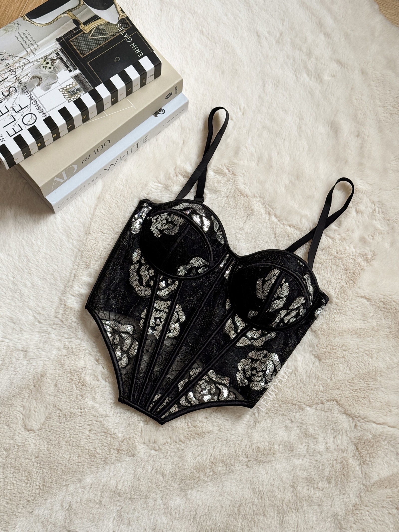 Корсет з блискітками (1609) - Зображення 4